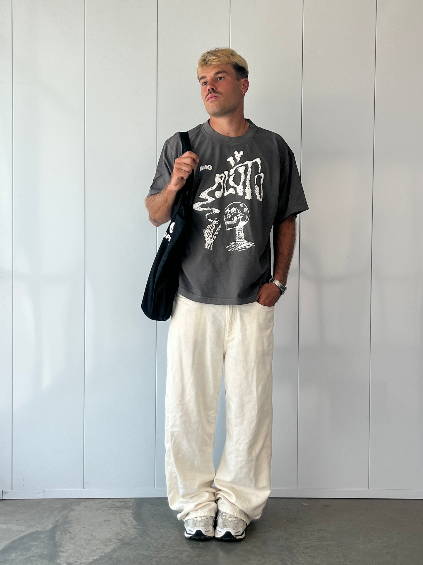 CHARCOAL SKELLY TEE