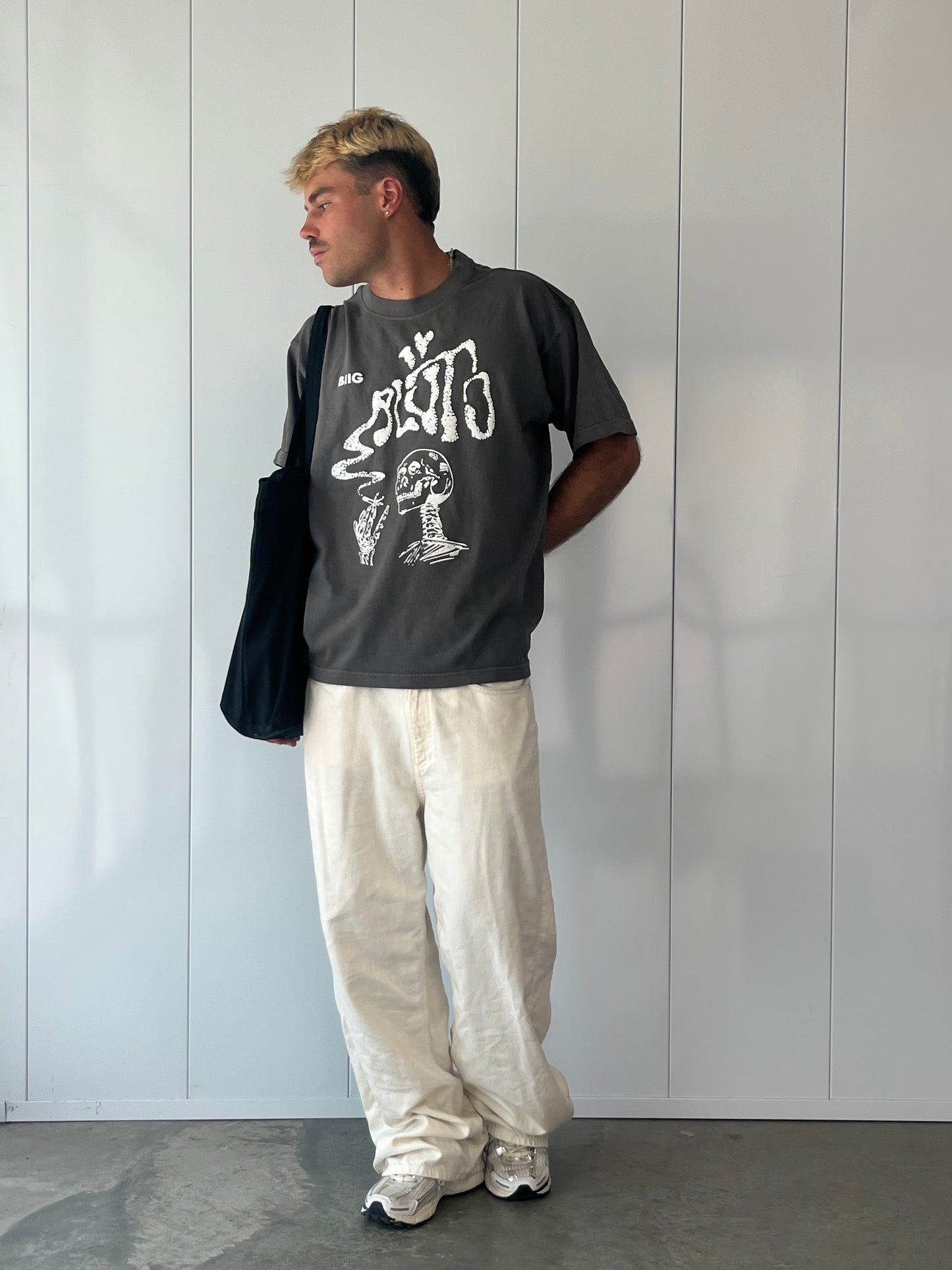 CHARCOAL SKELLY TEE