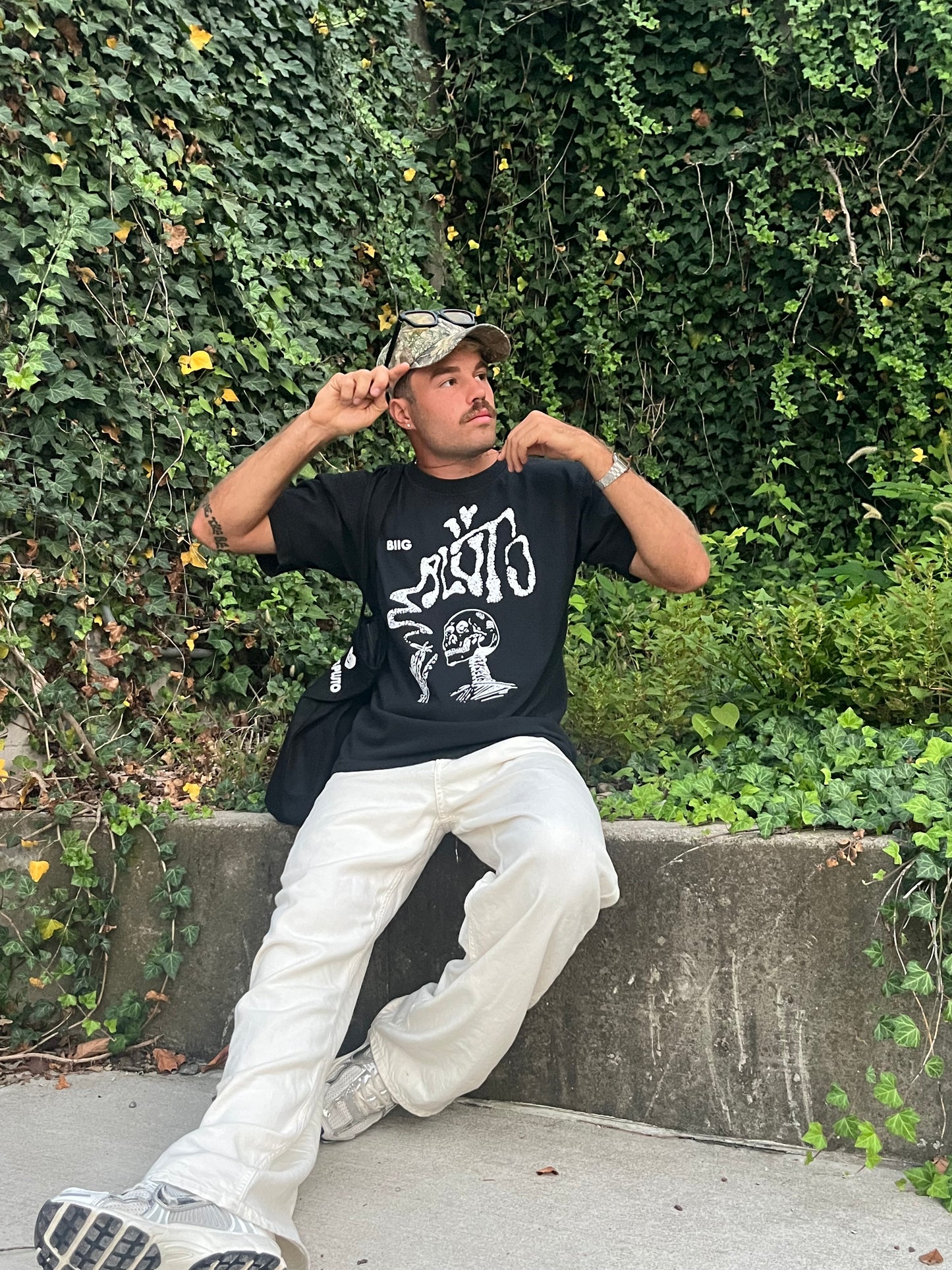 VINTAGE BLACK SKELLY TEE