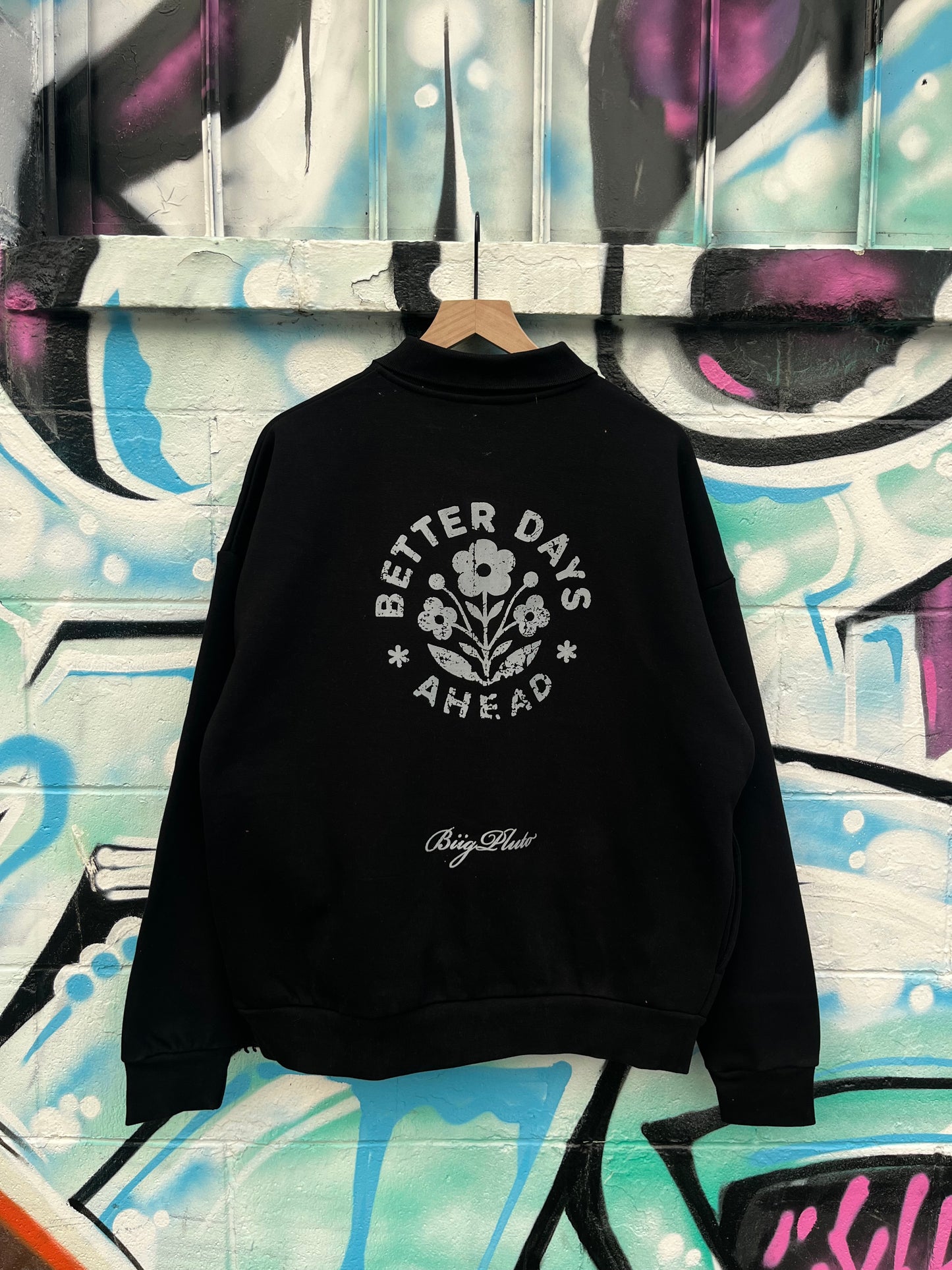 BLACK COLLARED CREW