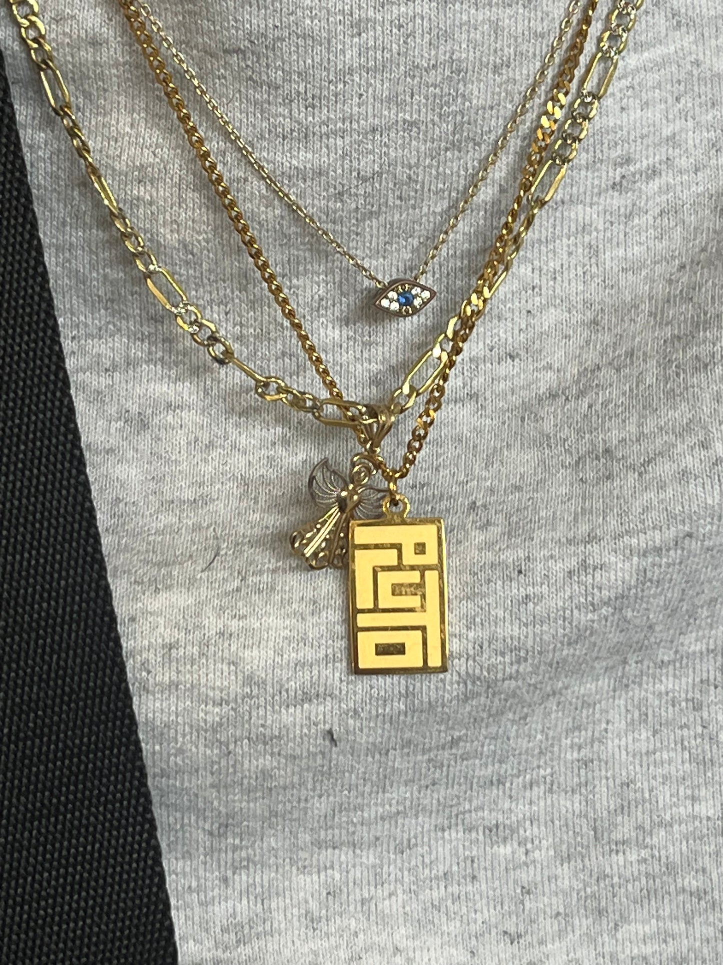 PLUTO PENDANT GOLD CHAIN