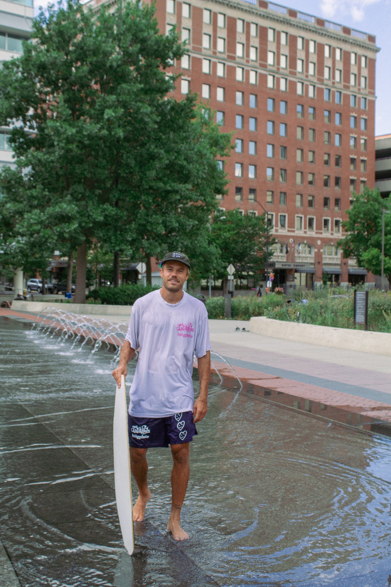 NAVY RUNNER SHORTS