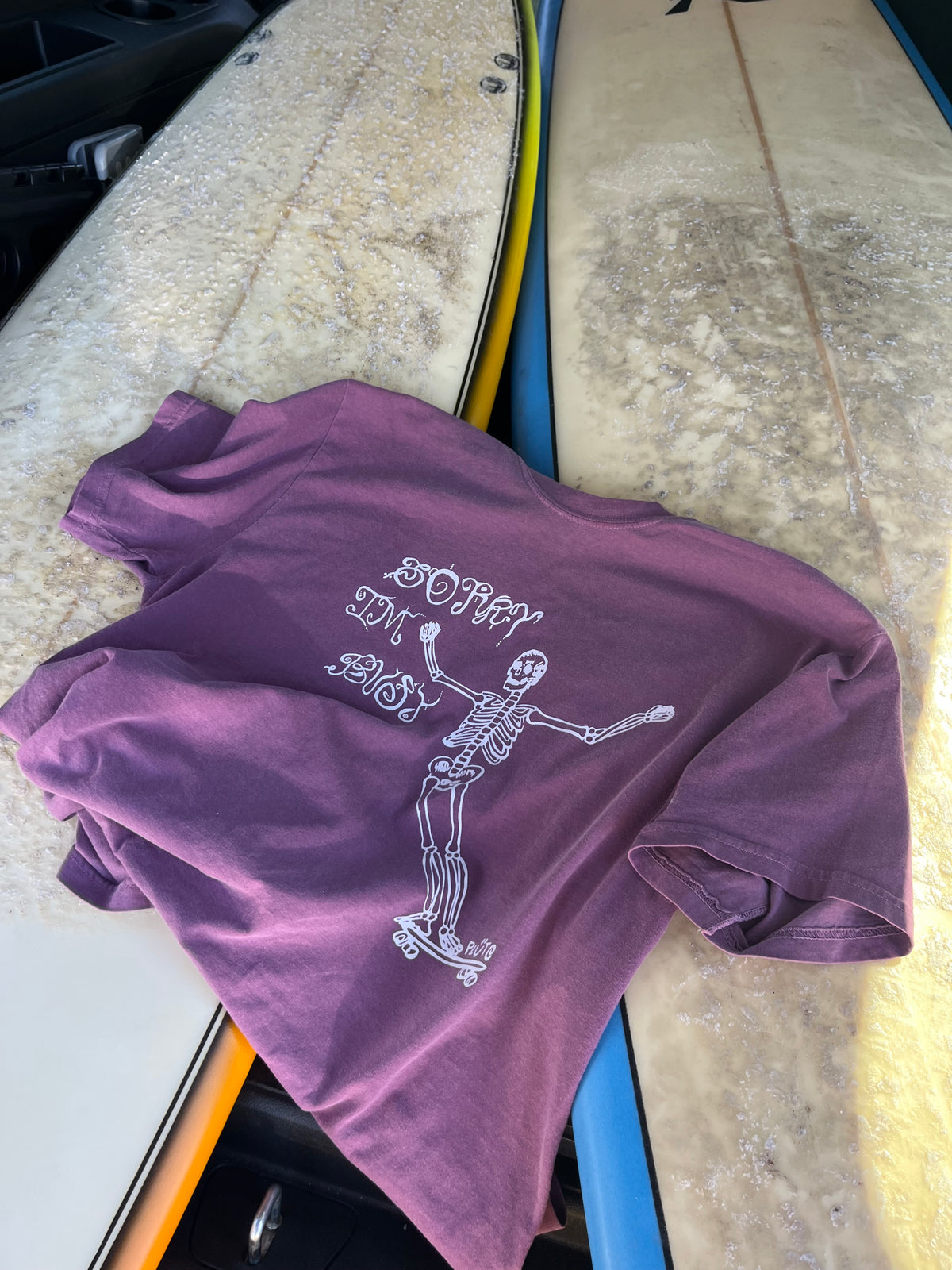 RASPBERRY “HANG TEN” TEE