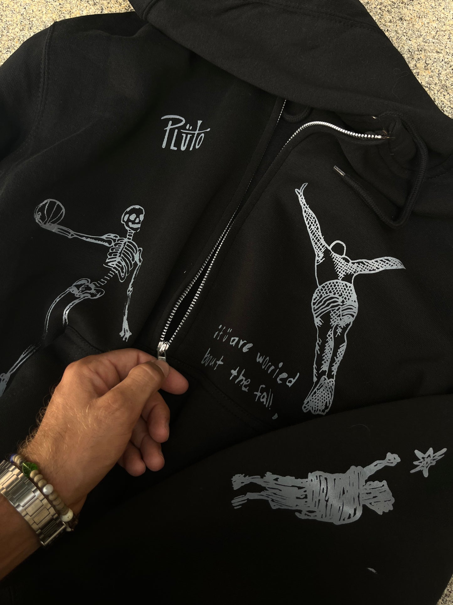 BLACK LEAP OF FAITH ZIP UP